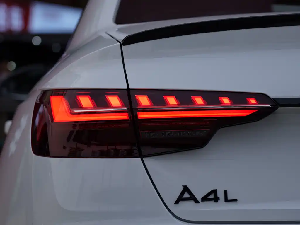 Audi A4L 2022 — фото 4