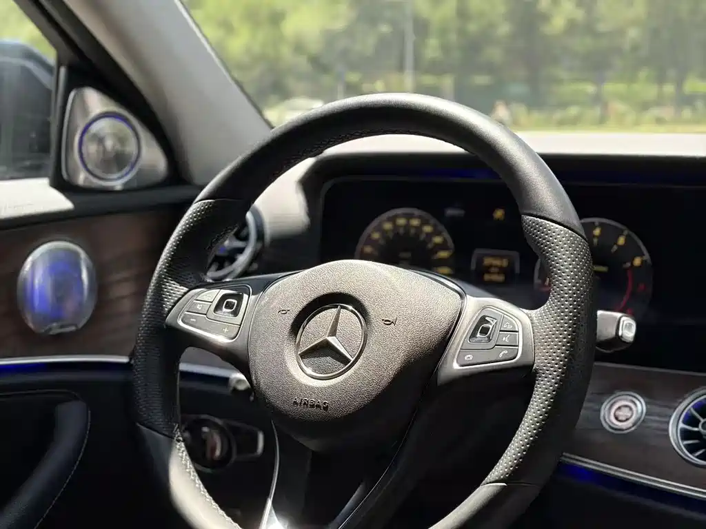Mercedes-Benz E-Class 2016 — фото 9