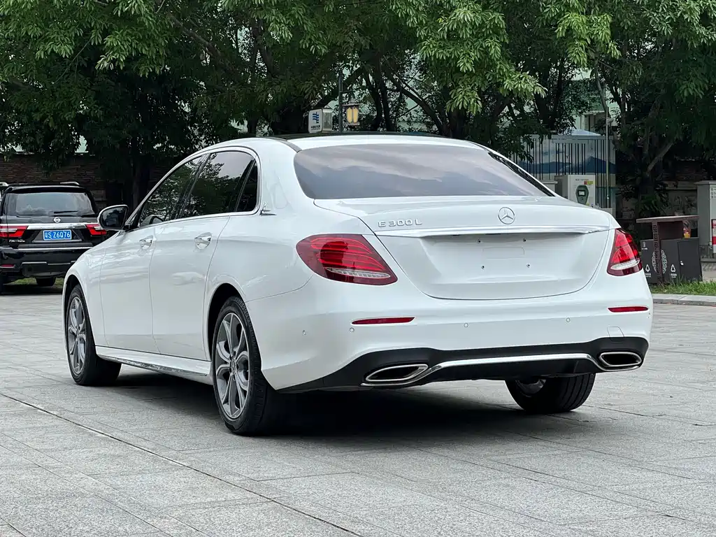 Mercedes-Benz E-Class 2020 — фото 18