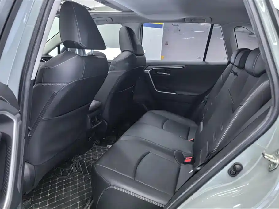 Toyota RAV4 2020 — фото 11