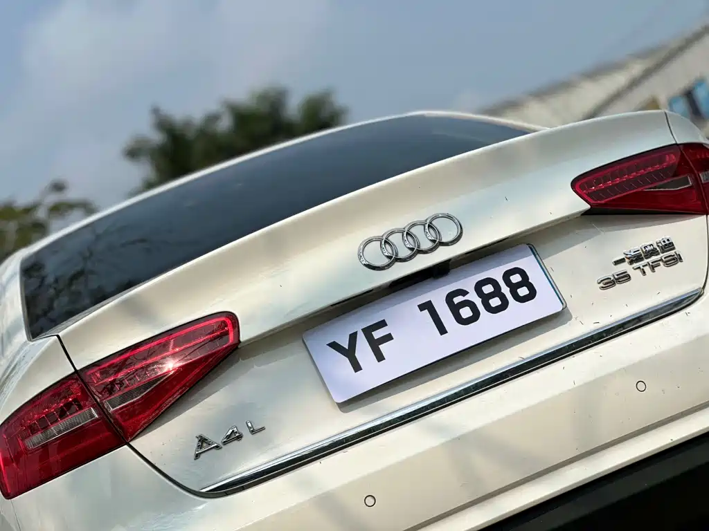 Audi A4L 2014 — фото 12