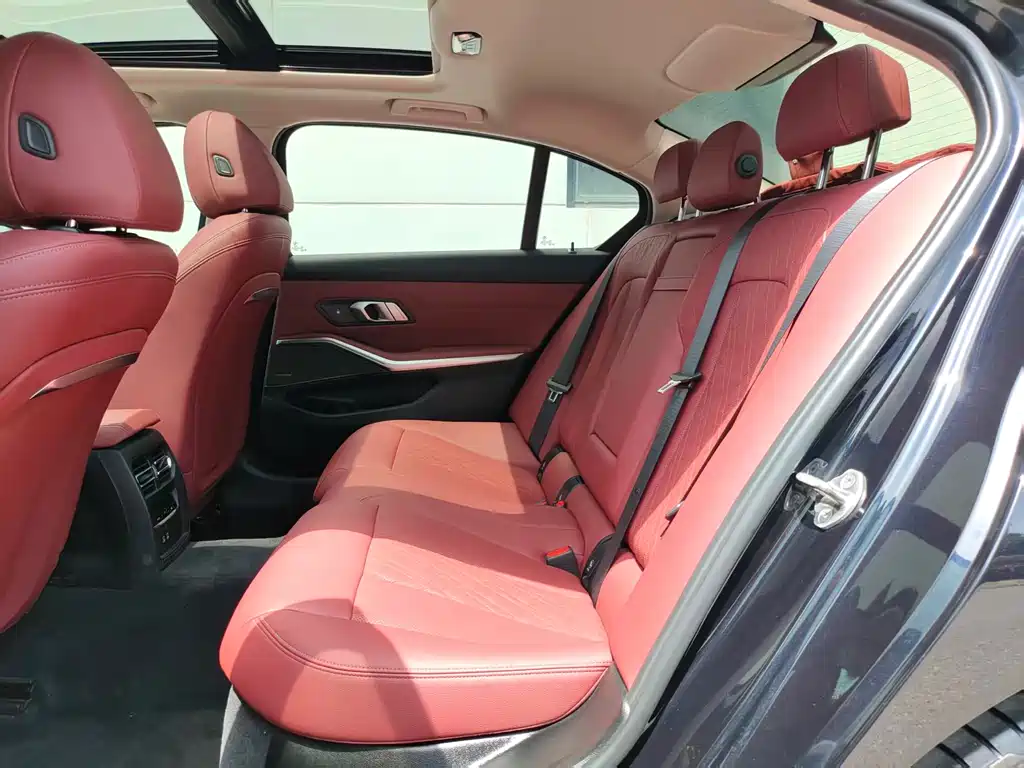 BMW 3 Series 2023 — фото 10