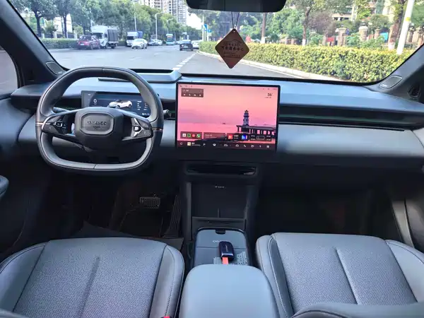 Lynk & Co Z20 2024