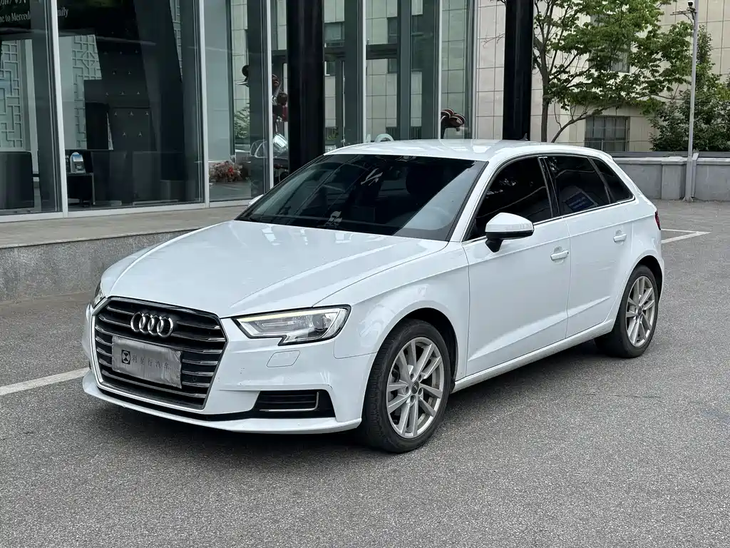 Audi A3 2020 — фото 1