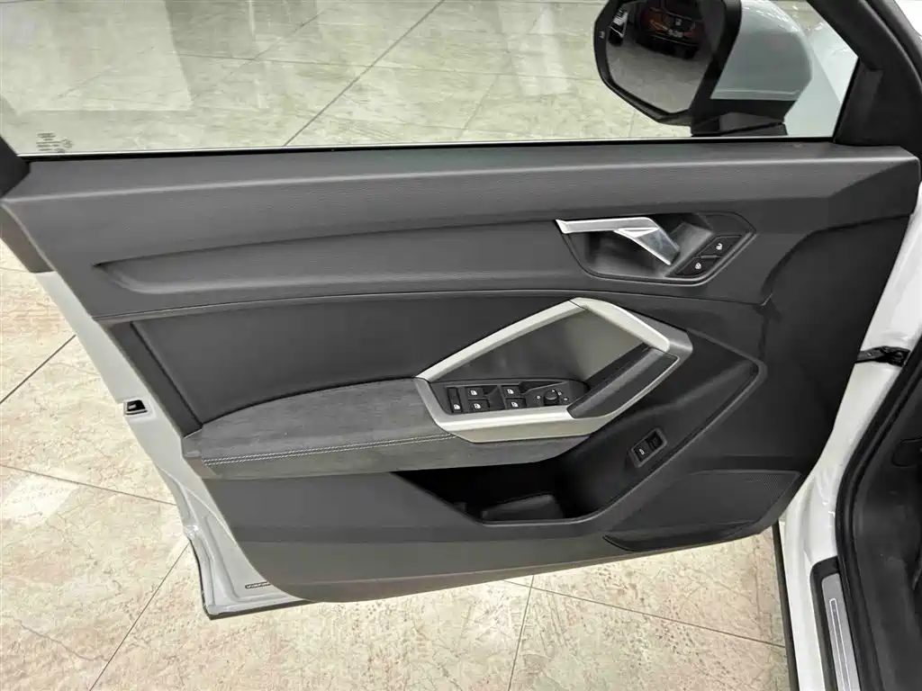Audi Q3 2023 — фото 10