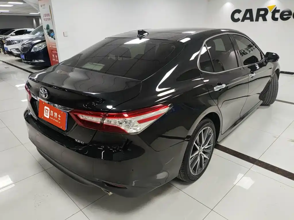 Toyota Camry 2022 — фото 3