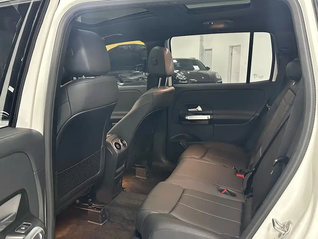 Mercedes-Benz GLB 2023