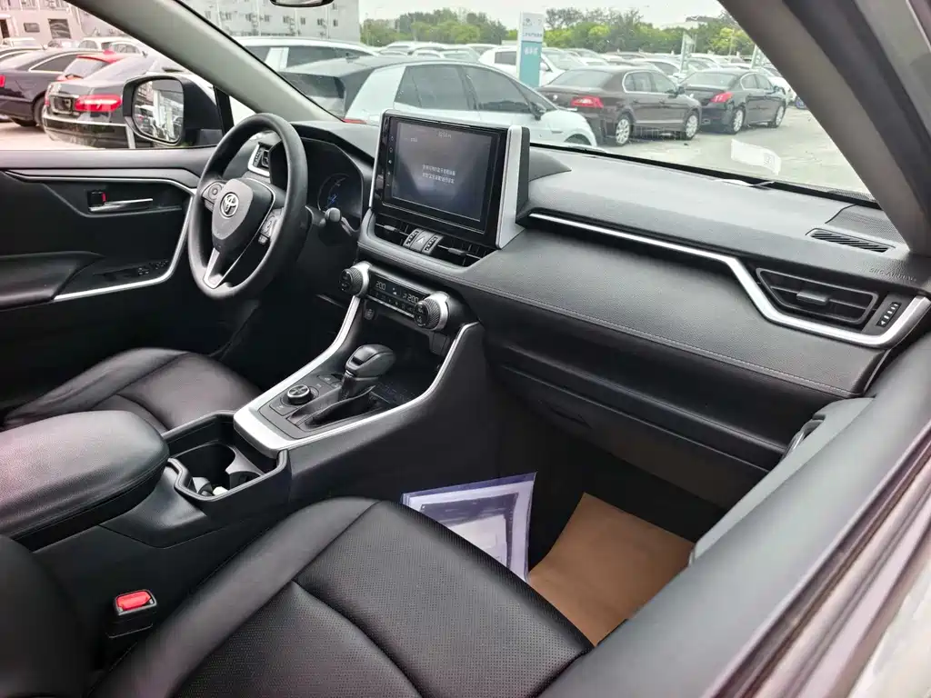 Toyota RAV4 2020 — фото 14