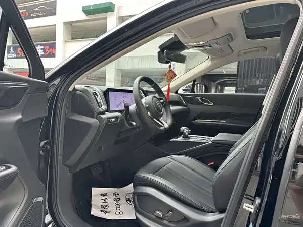 Hongqi HS3 2024