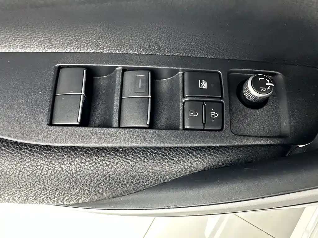 Toyota Corolla 2023 — фото 12