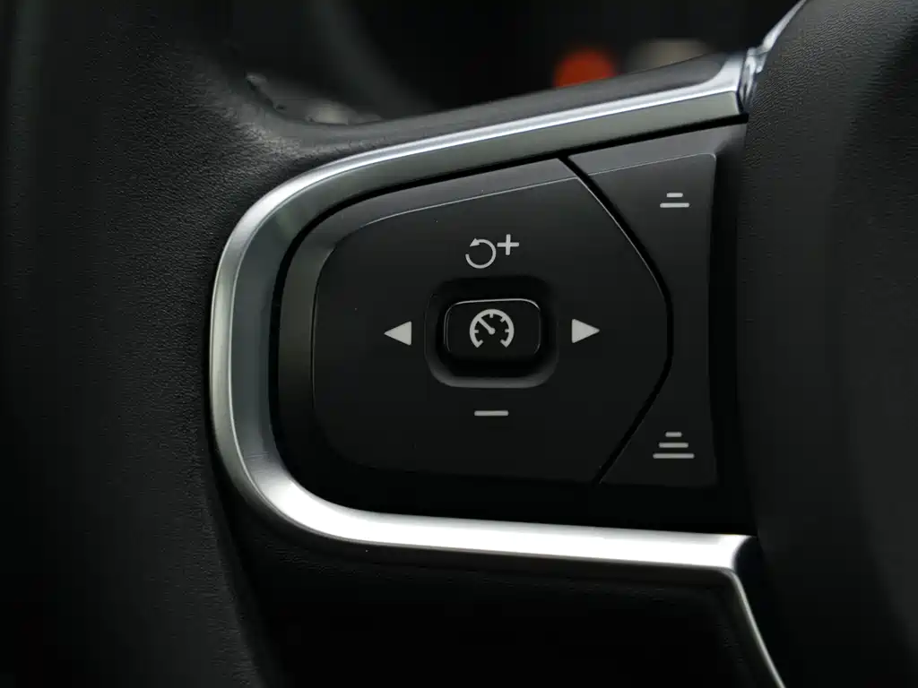 Volvo XC60 2020 — фото 23