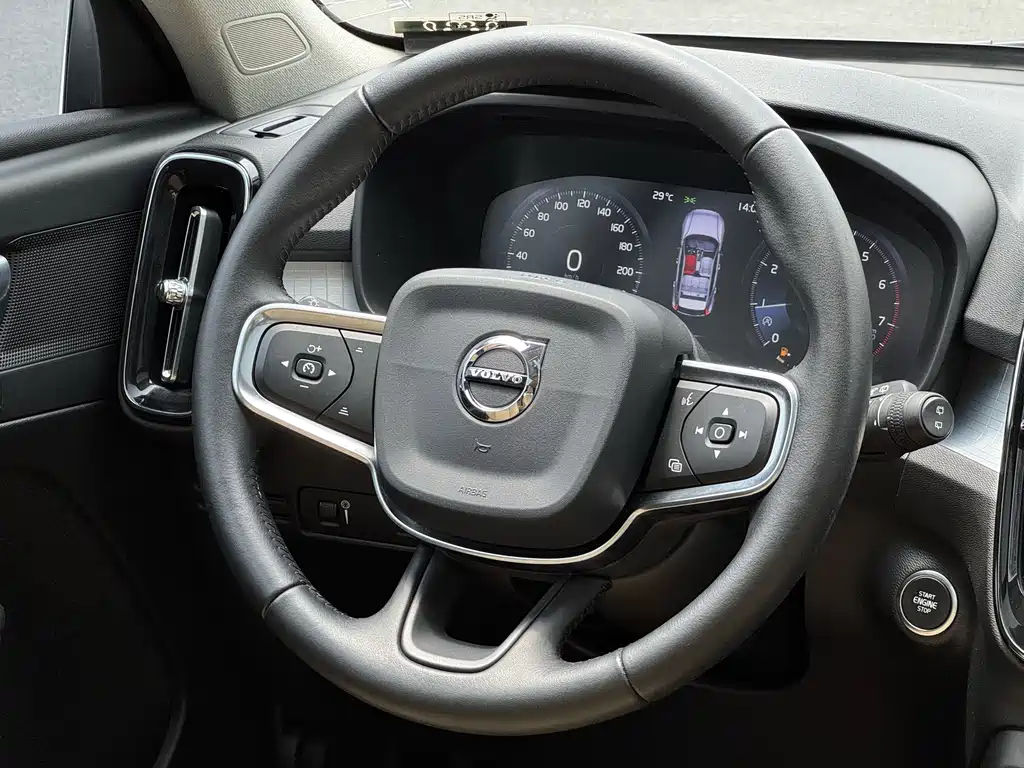 Volvo XC40 2020 — фото 9