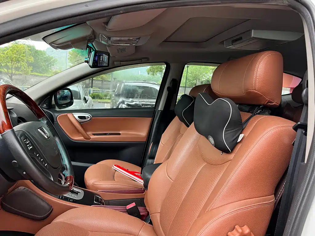 Luxgen Big 7 SUV 2014 — фото 18