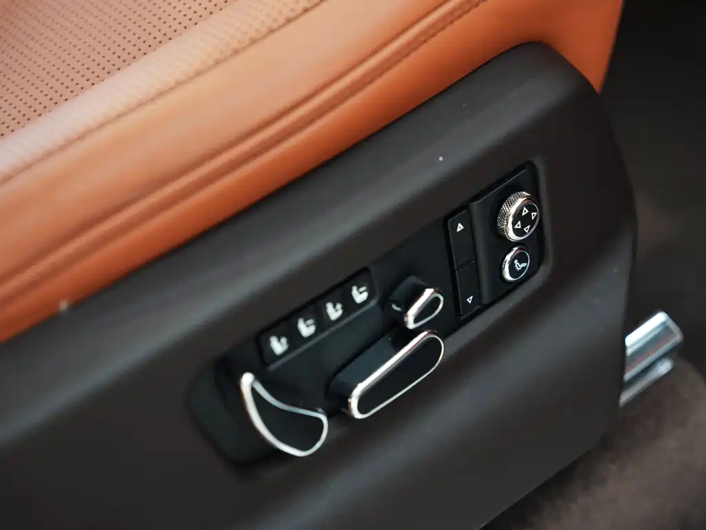 Bentley Bentayga 2022 — фото 12