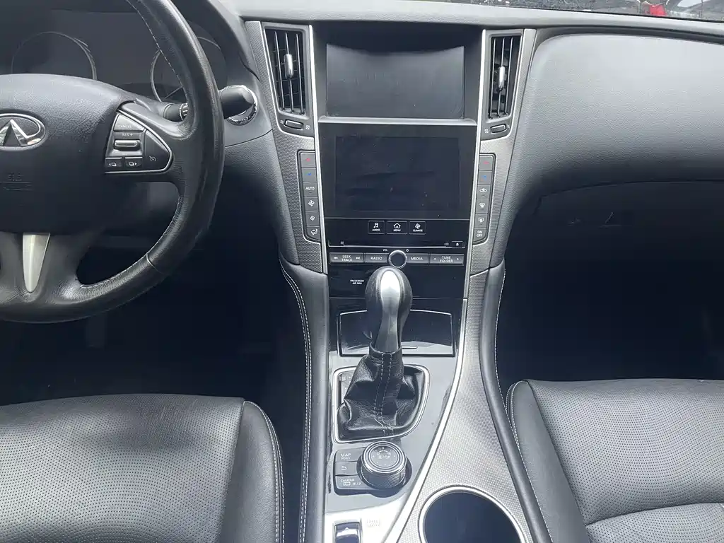 Infiniti Q50L 2017 — фото 14