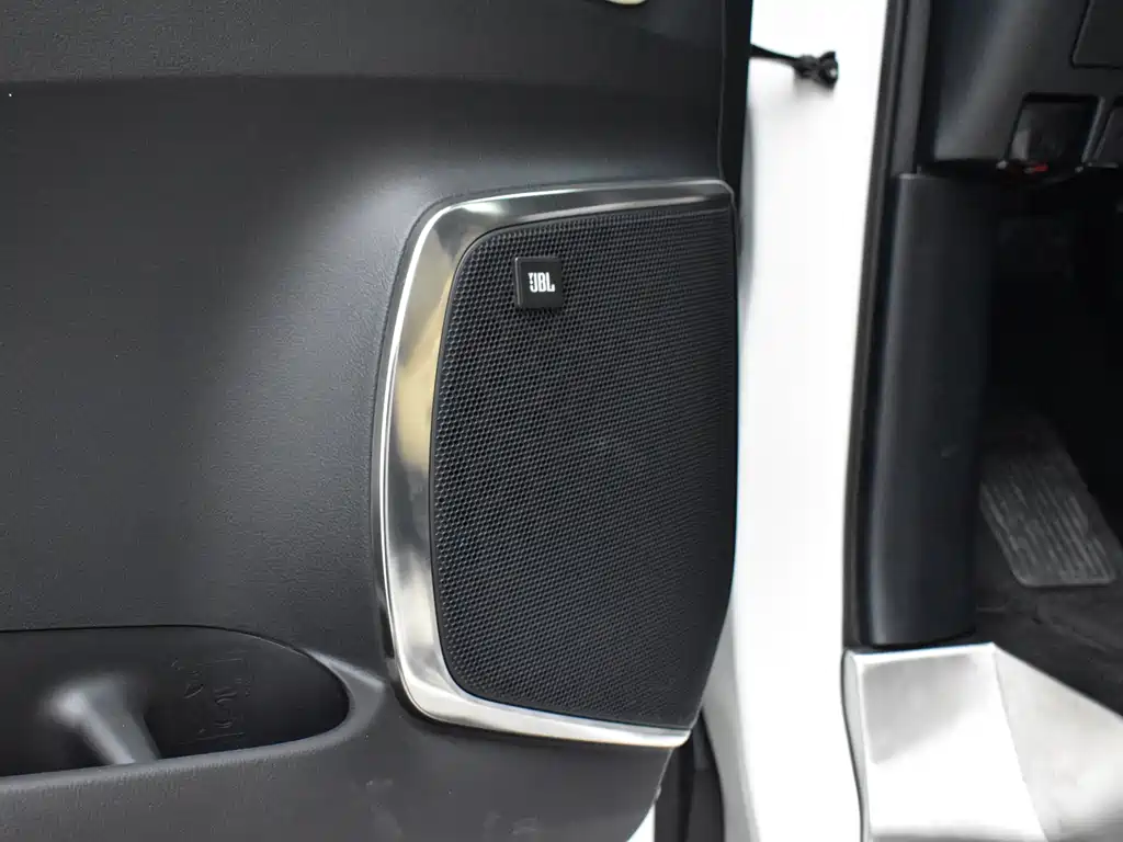 Toyota Alphard 2018 — фото 16