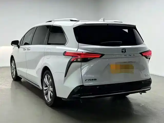 Toyota Sienna 2023 — фото 5