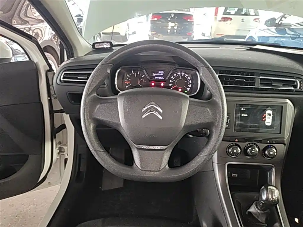 Citroen C4 2018 — фото 11