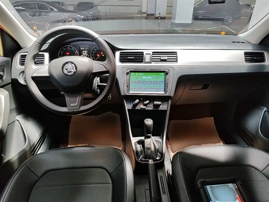 Skoda Rapid Spaceback 2017 — фото 10