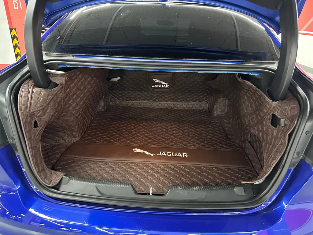 Jaguar XEL 2020 — фото 17