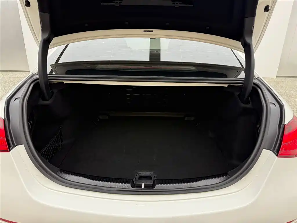Mercedes-Benz C-Class 2023 — фото 13