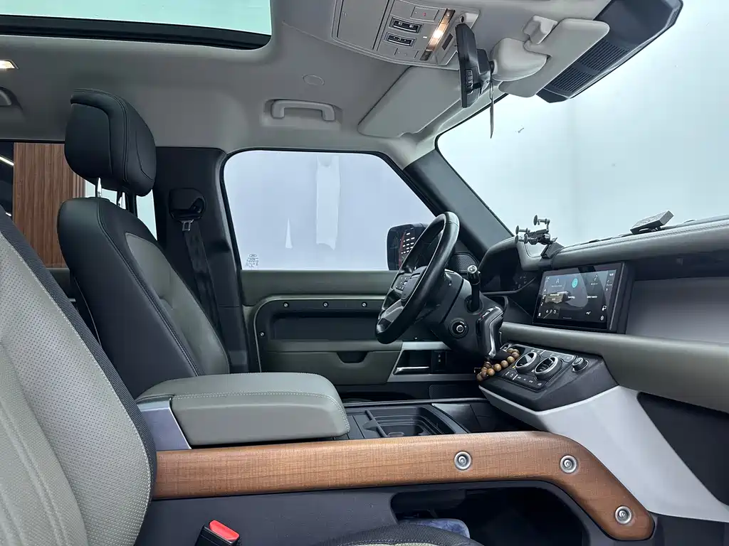 Land Rover Defender 2021 — фото 14