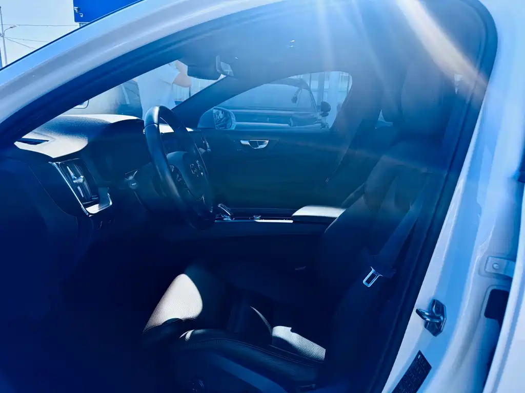 Volvo S60 2022 — фото 11