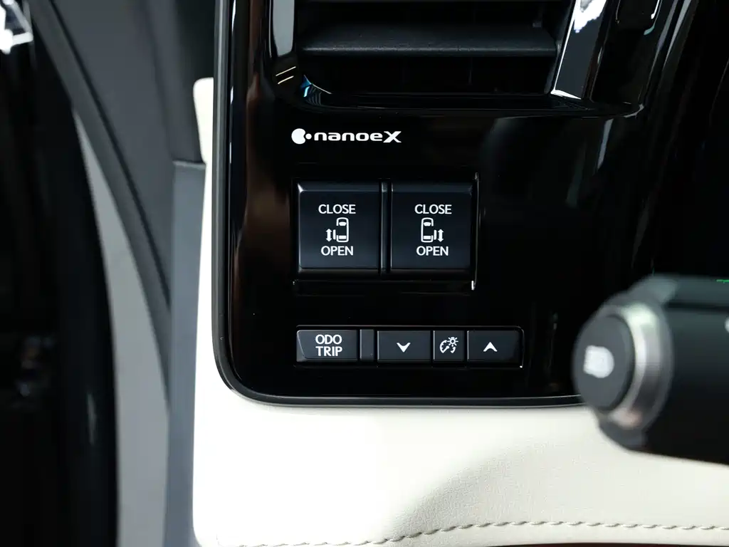 Lexus LM 2024 — фото 10