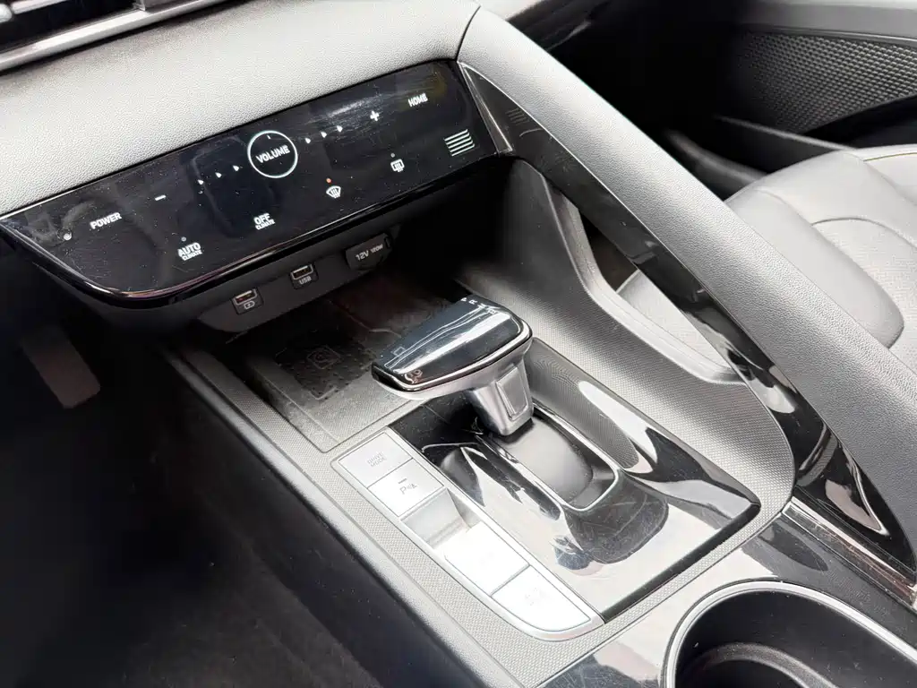 Hyundai Elantra 2022 — фото 21