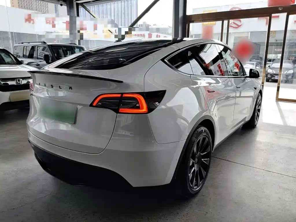 Tesla Model Y 2022 — фото 7