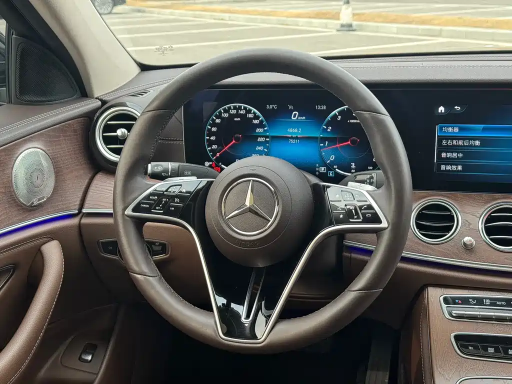Mercedes-Benz E-Class 2022 — фото 8
