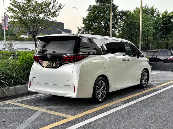 Toyota Alphard 2025