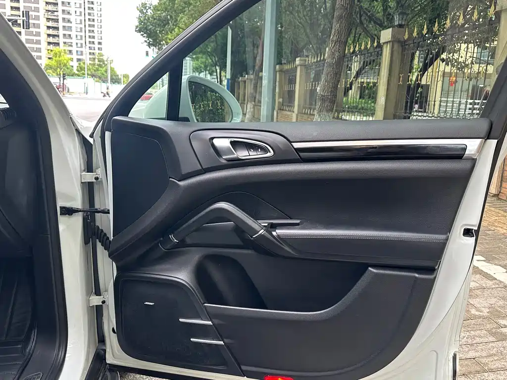 Porsche Cayenne 2015 — фото 16
