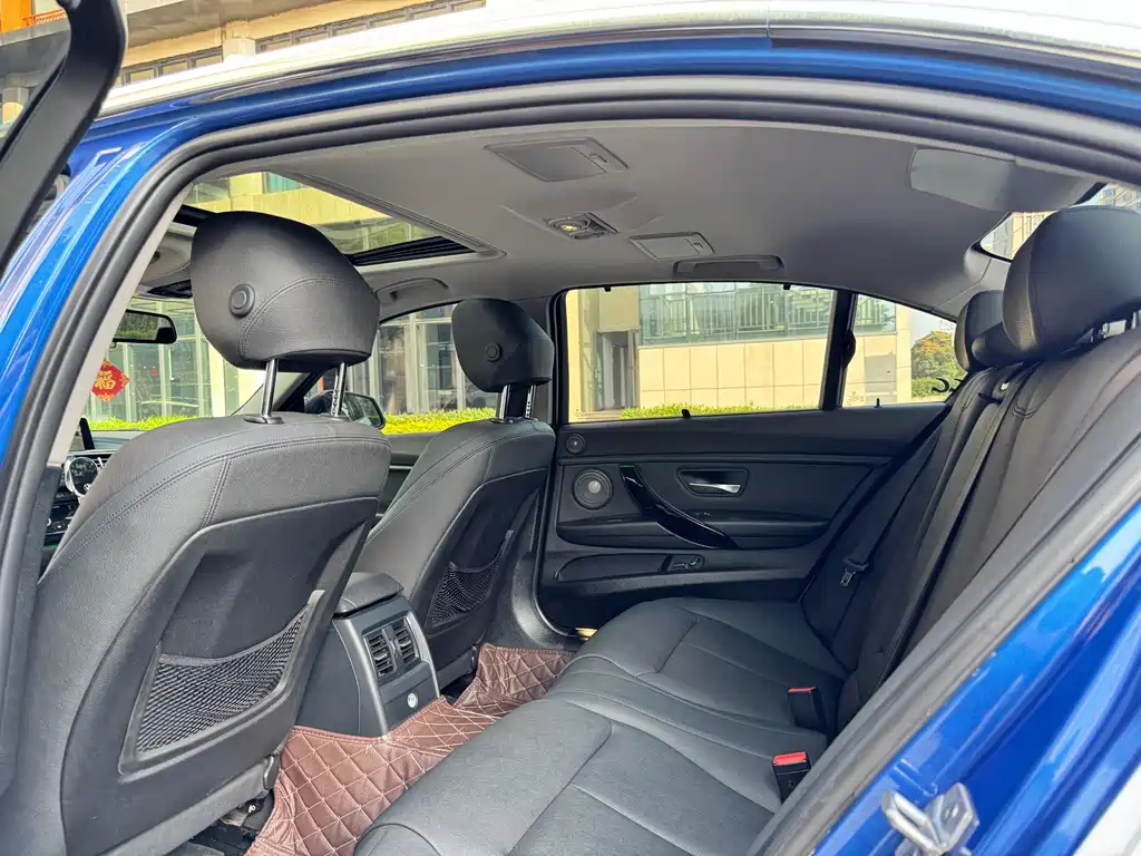 BMW 3 Series 2019 — фото 8