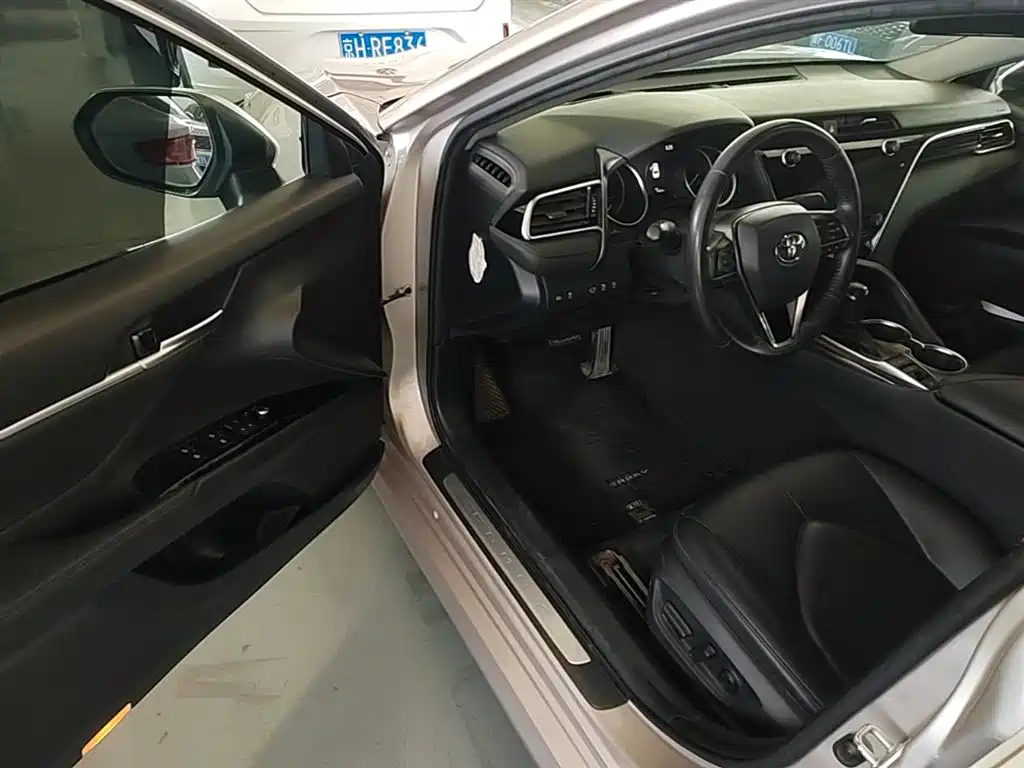 Toyota Camry 2020 — фото 12