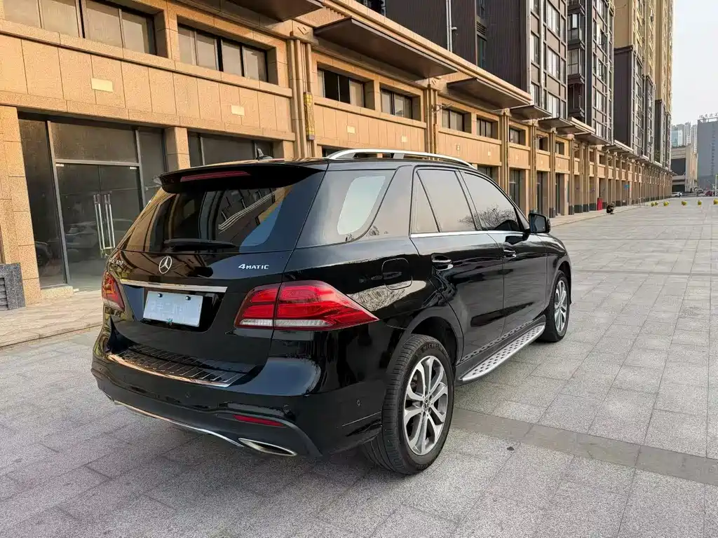 Mercedes-Benz GLE 2017 — фото 9