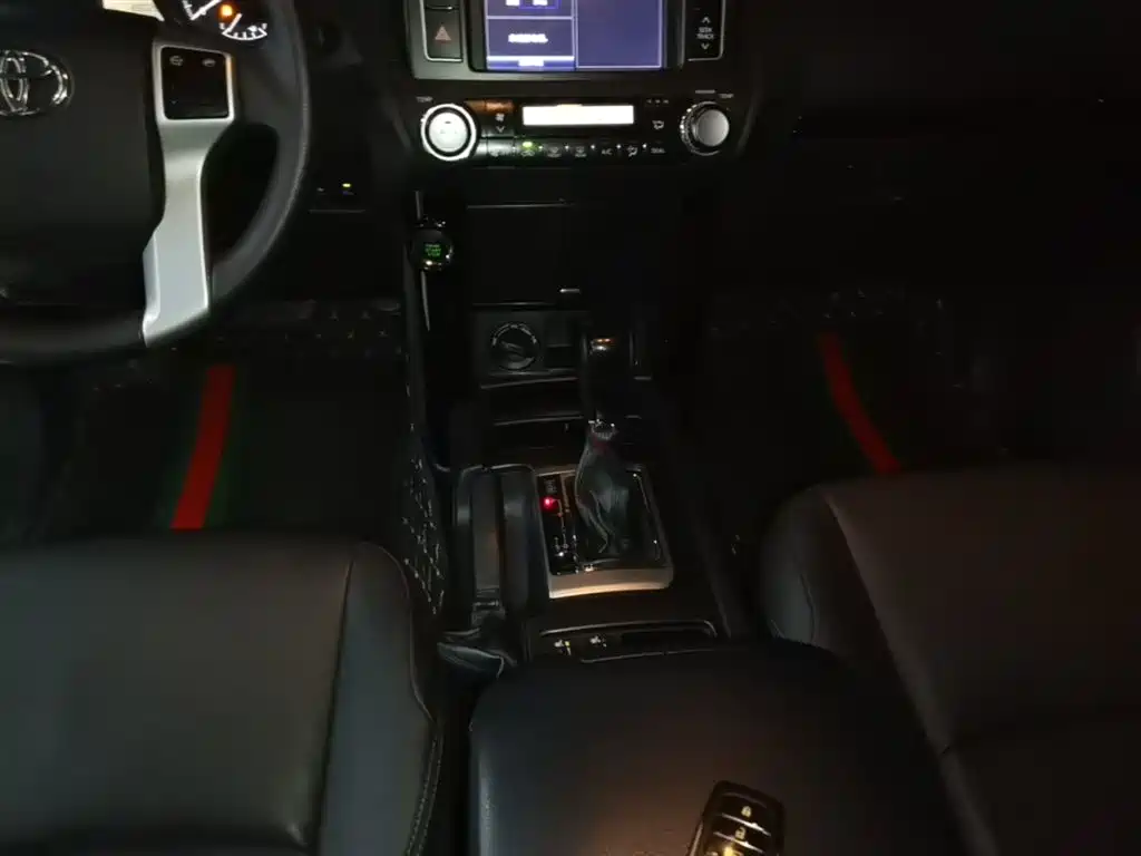 Toyota Prado 2017 — фото 10