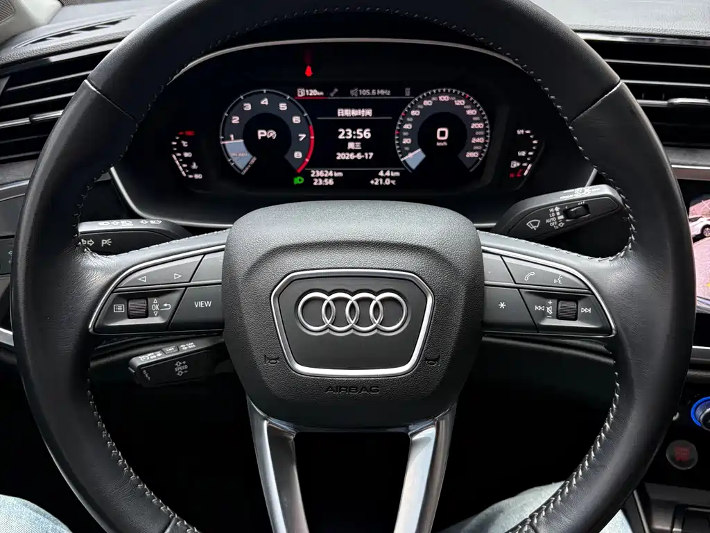 Audi Q3 2022 — фото 13