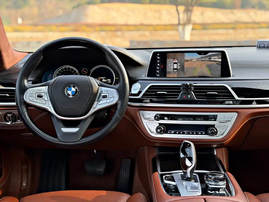 BMW 7 Series 2017 — фото 8