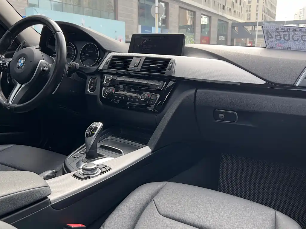 BMW 3 Series 2017 — фото 14