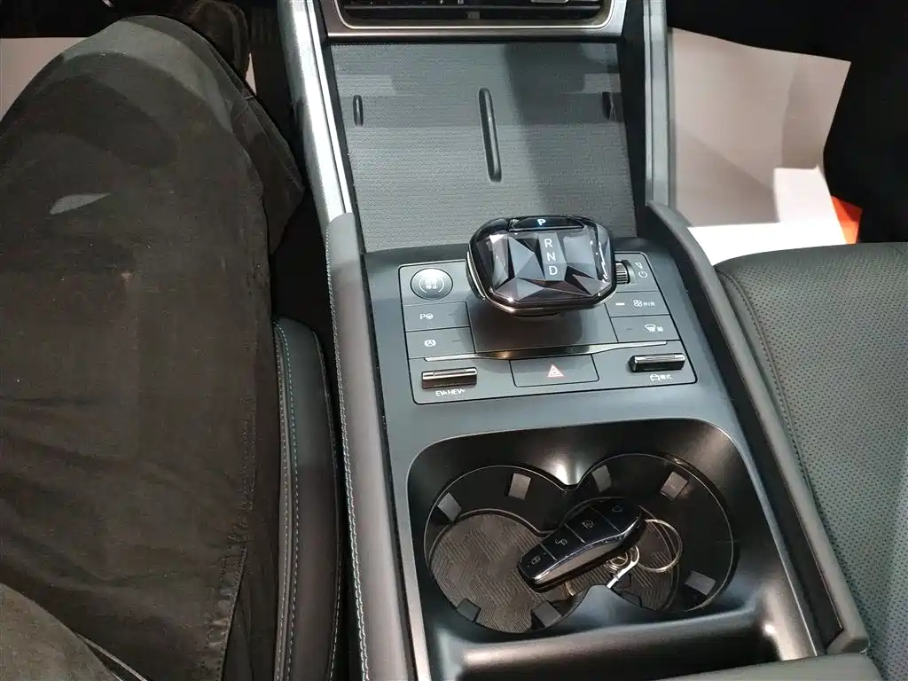 BYD Qin L 2025 — фото 14
