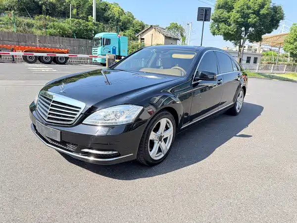 Mercedes-Benz S-Class 2010