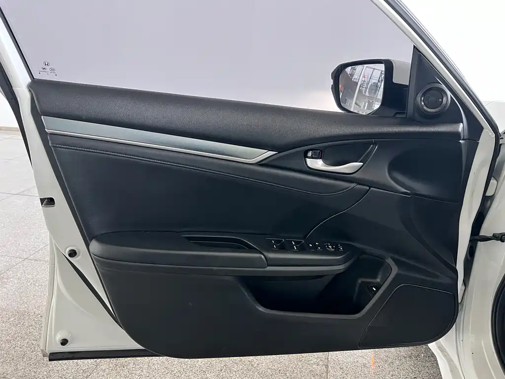 Honda Civic 2018 — фото 17