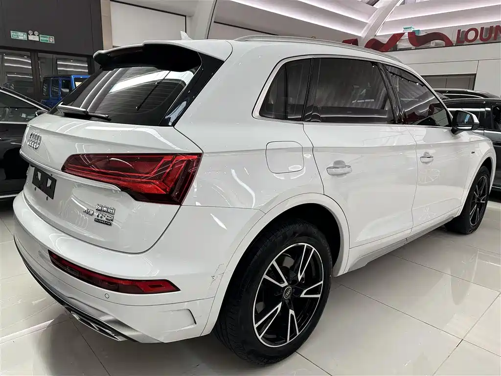 Audi Q5L 2022 — фото 19