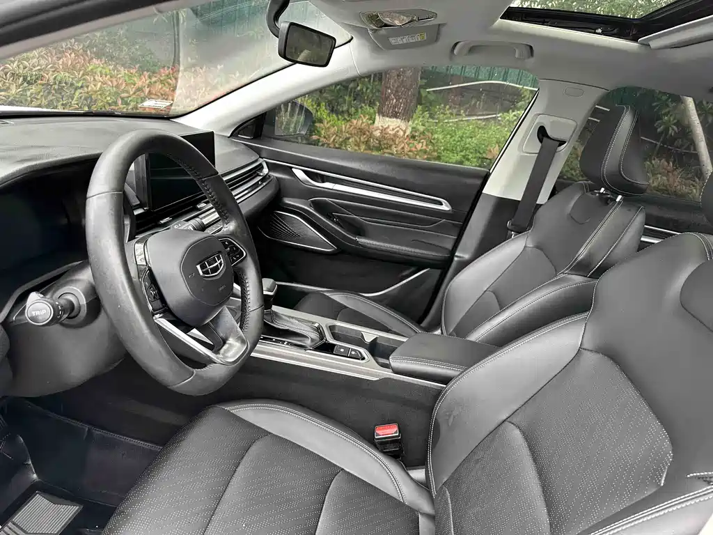 Geely Emgrand 2021