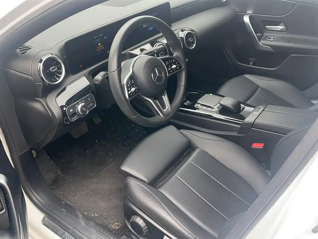 Mercedes-Benz A-Class 2023 — фото 9