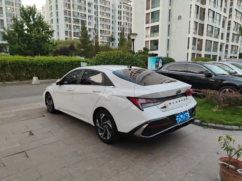 Hyundai Elantra 2024