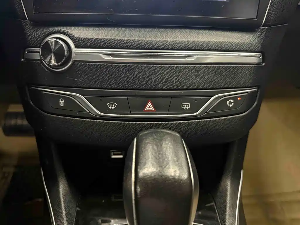 Peugeot 408 2016 — фото 14