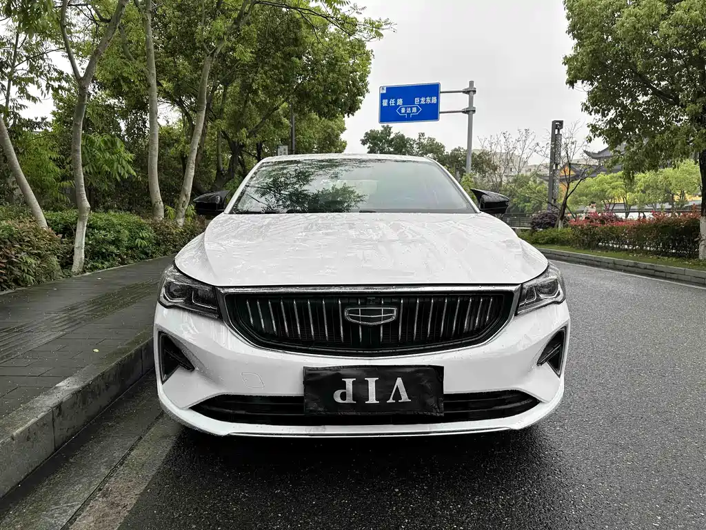 Geely Emgrand 2021