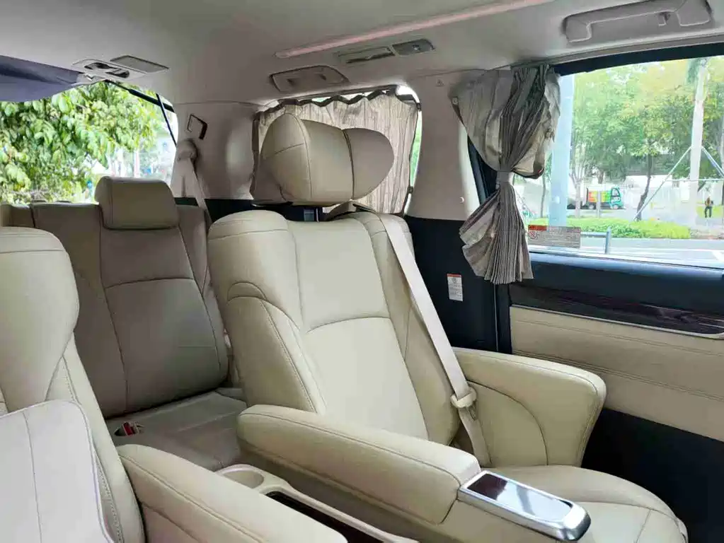 Toyota Alphard 2017 — фото 11